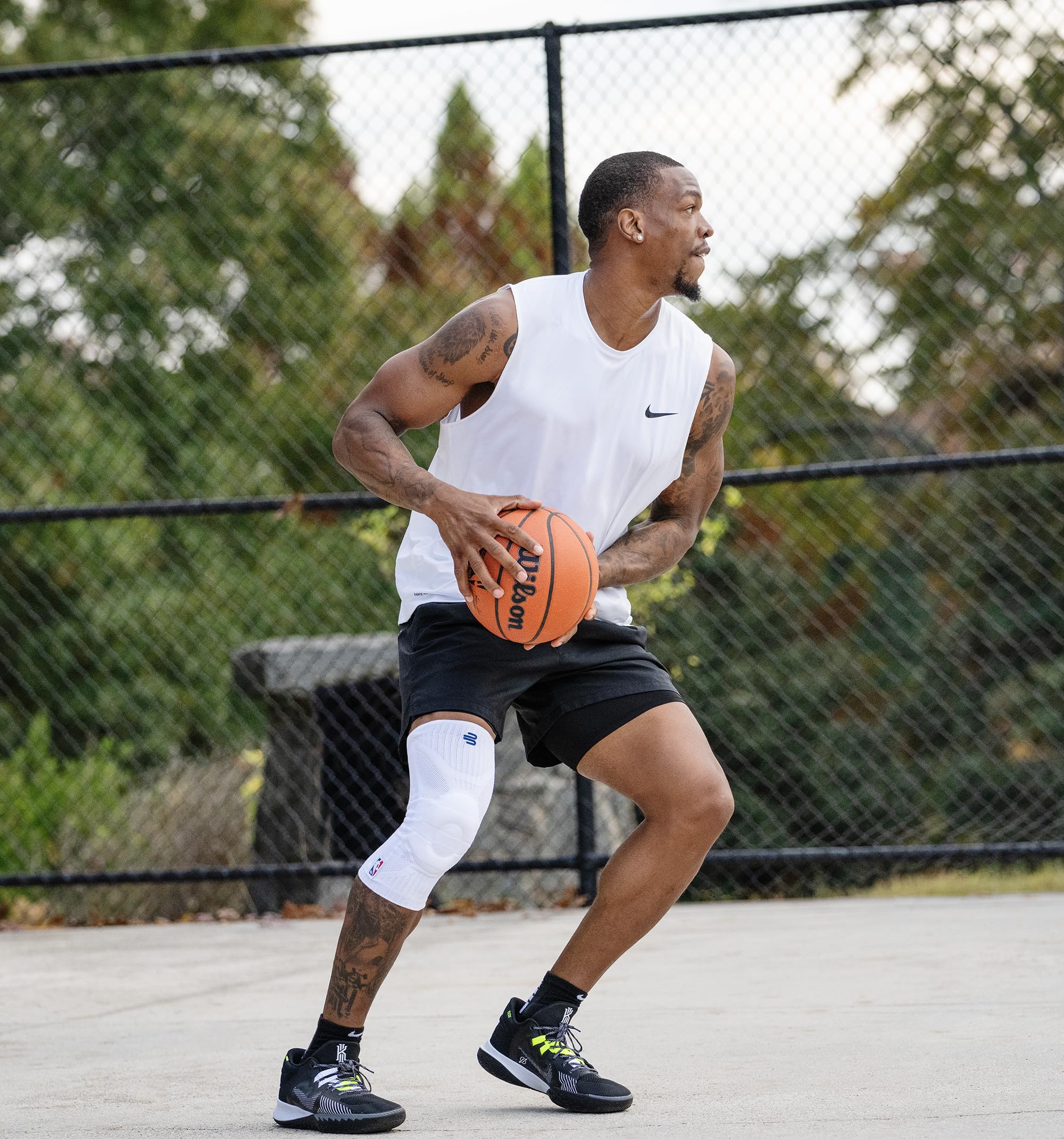 bauerfeind-sports-compression-knee-support-nba-chicago-bulls-kniebandage-gr-s-ro image 5